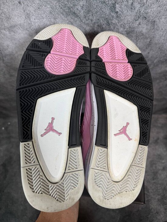 Size 10 | Jordan 4 Orchid With Box | Pre-Owned main image 7